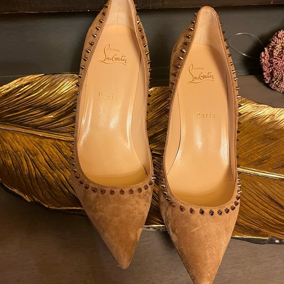 Christian Louboutin heel worn 1 time! Size 39 1/2 - Picture 2 of 9